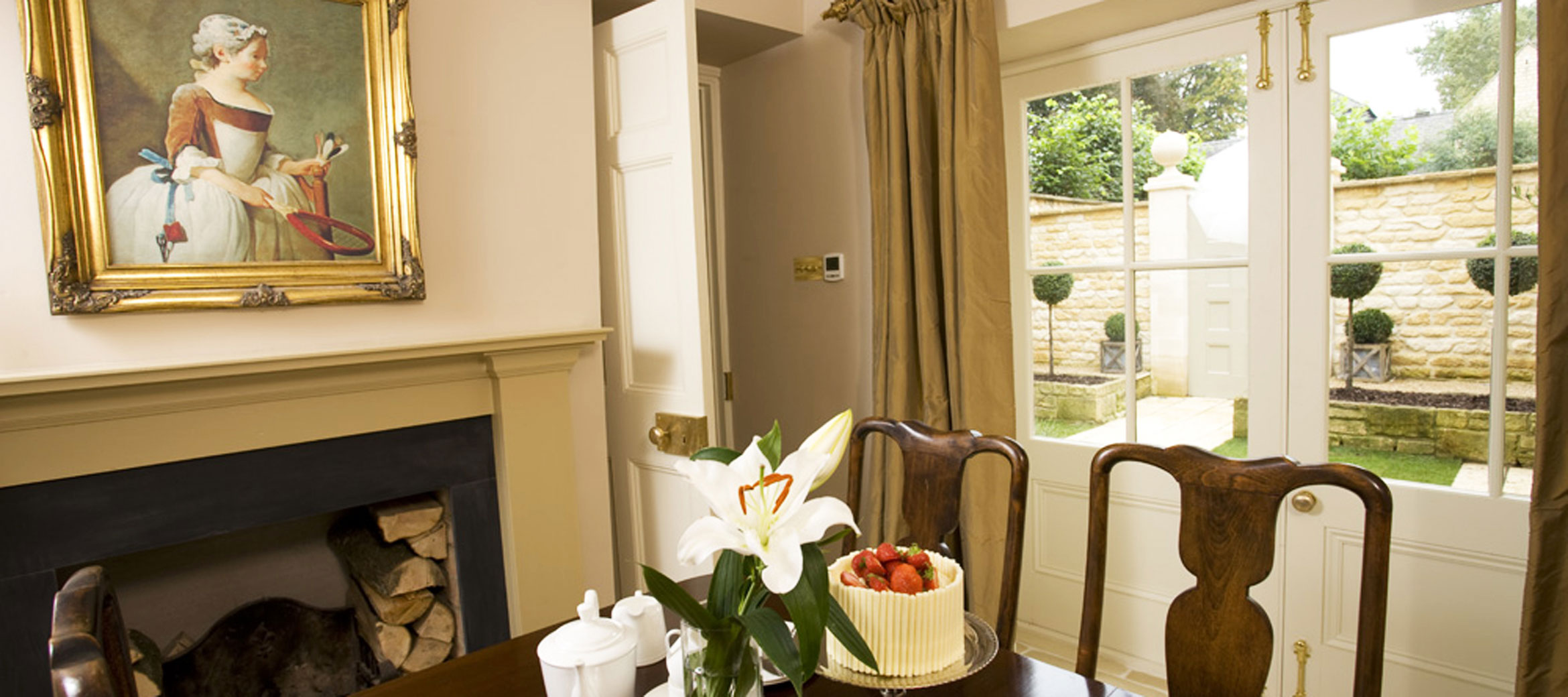 Singer-House-chipping-campden-dining-room